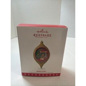 2017 Hallmark Keepsake‎ Ornament Inside Story Gold Dog Christmas Tree Fireplace
